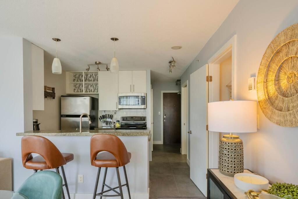 Downtown King Suite-Surround Views-Pool/Gym/Parkng Vancouver Exterior foto