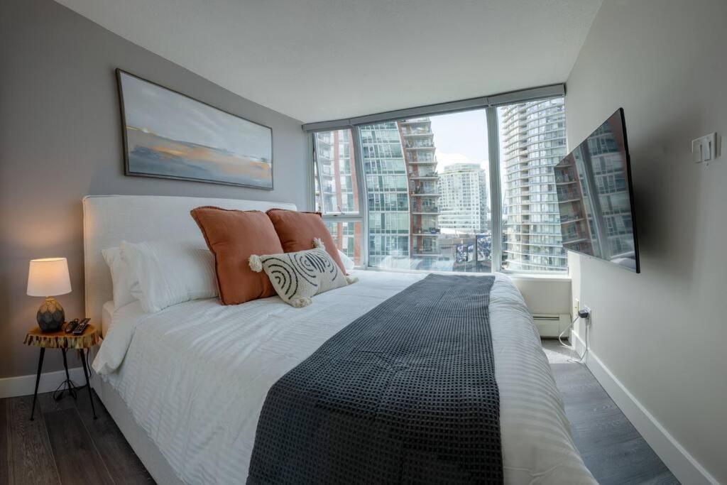 Downtown King Suite-Surround Views-Pool/Gym/Parkng Vancouver Exterior foto