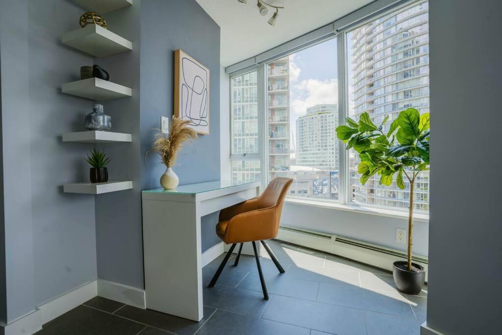 Downtown King Suite-Surround Views-Pool/Gym/Parkng Vancouver Exterior foto