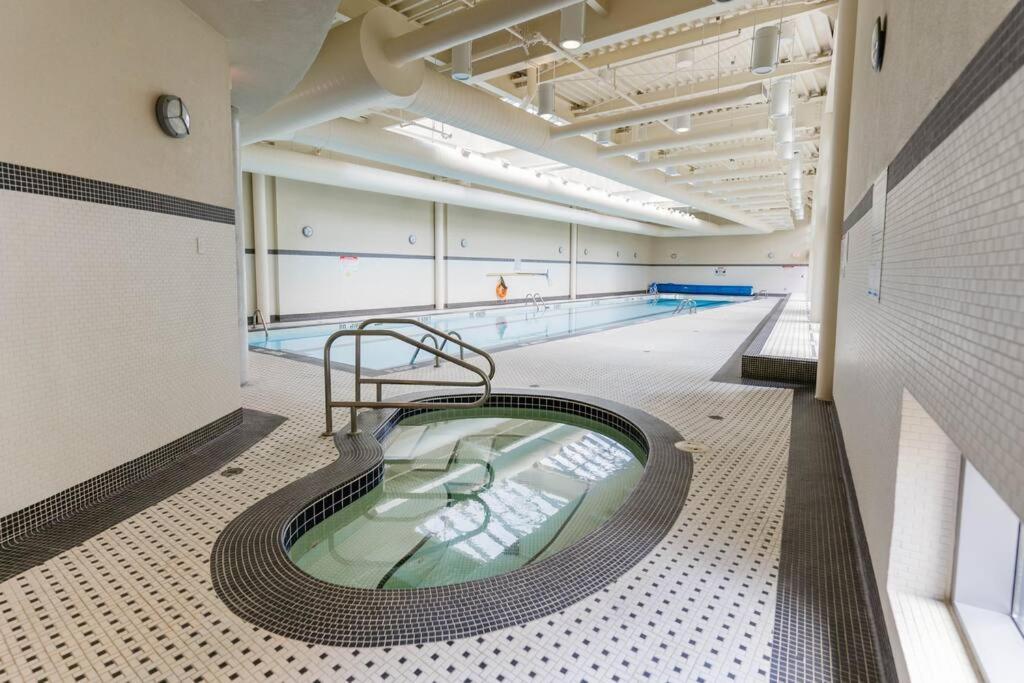 Downtown King Suite-Surround Views-Pool/Gym/Parkng Vancouver Exterior foto